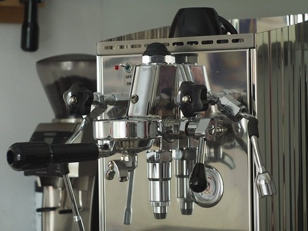 Les avantages cachés de faire installer une machine à café dans votre entreprise